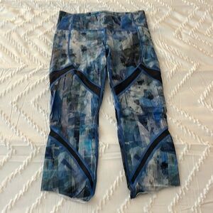 Lululemon blue/black cropped leggings size 6